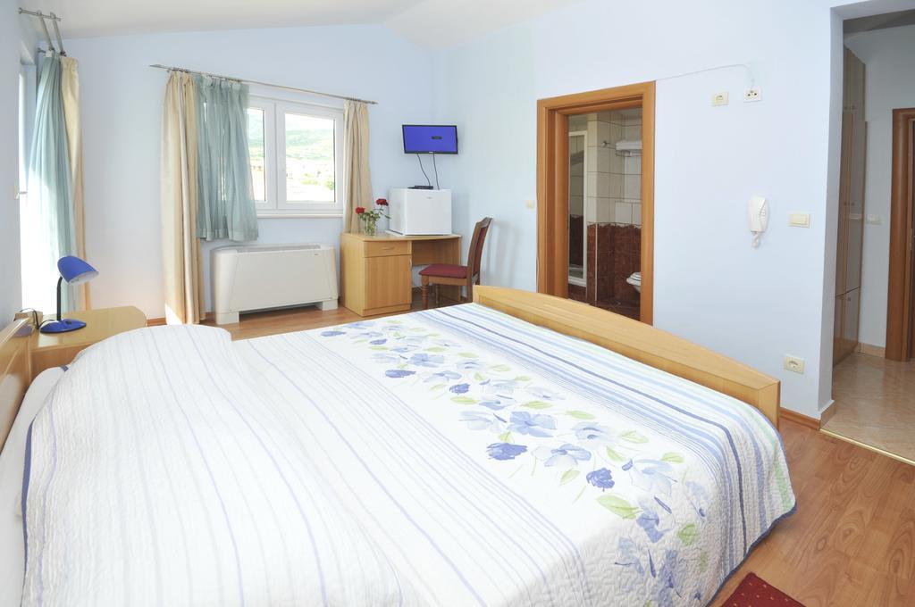 Apartments Villa Lida โตรกีร์ ภายนอก รูปภาพ
