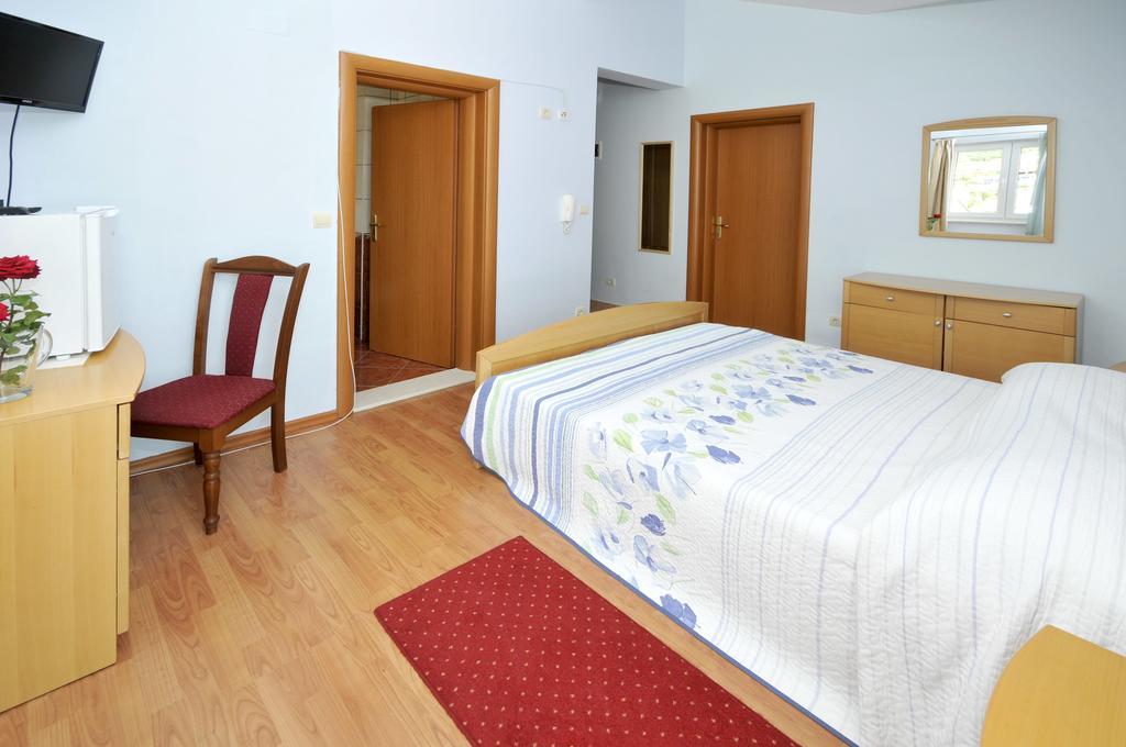 Apartments Villa Lida โตรกีร์ ภายนอก รูปภาพ