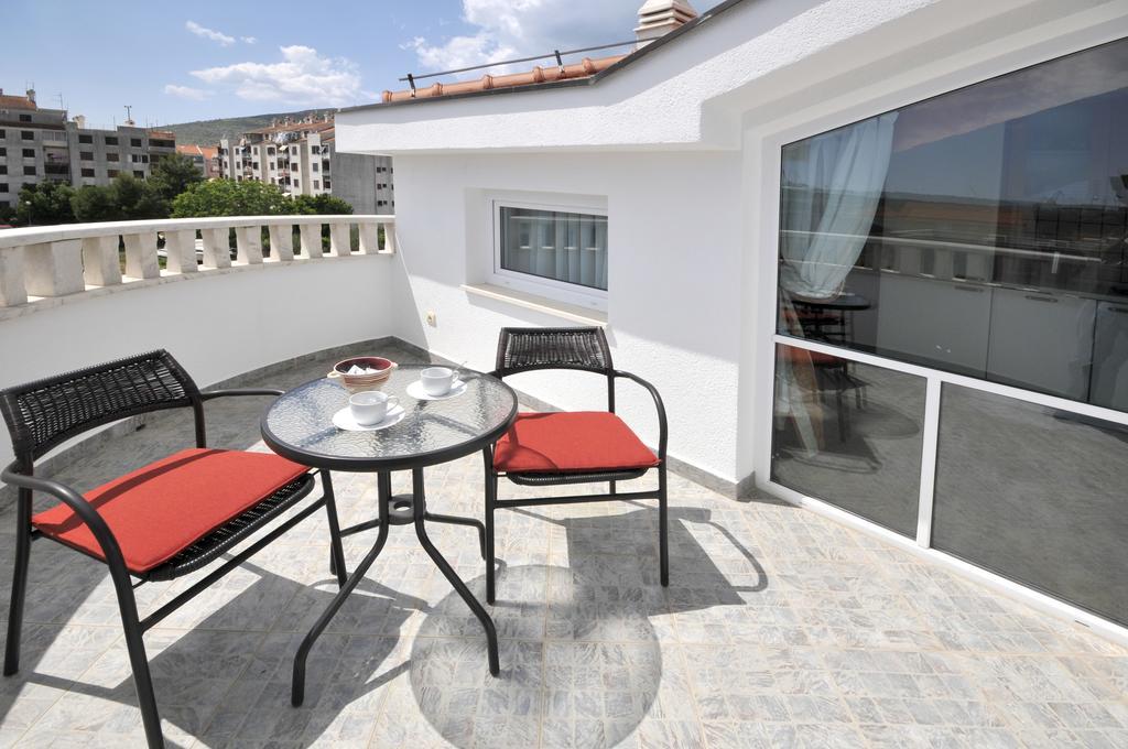 Apartments Villa Lida โตรกีร์ ภายนอก รูปภาพ