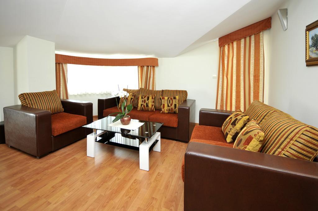 Apartments Villa Lida โตรกีร์ ภายนอก รูปภาพ