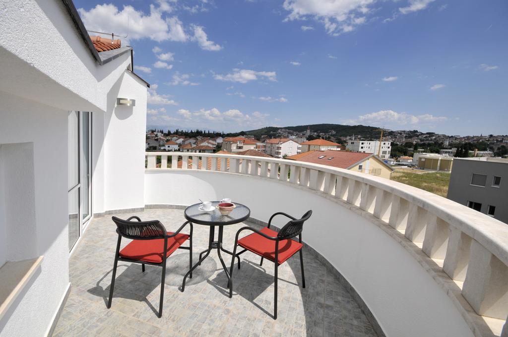 Apartments Villa Lida โตรกีร์ ภายนอก รูปภาพ