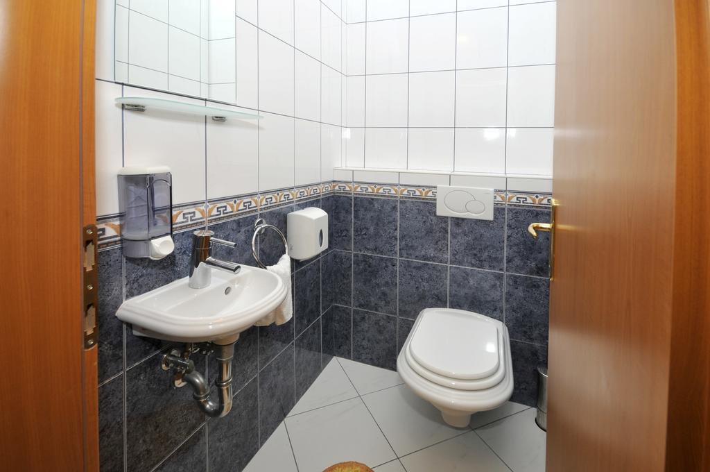 Apartments Villa Lida โตรกีร์ ภายนอก รูปภาพ