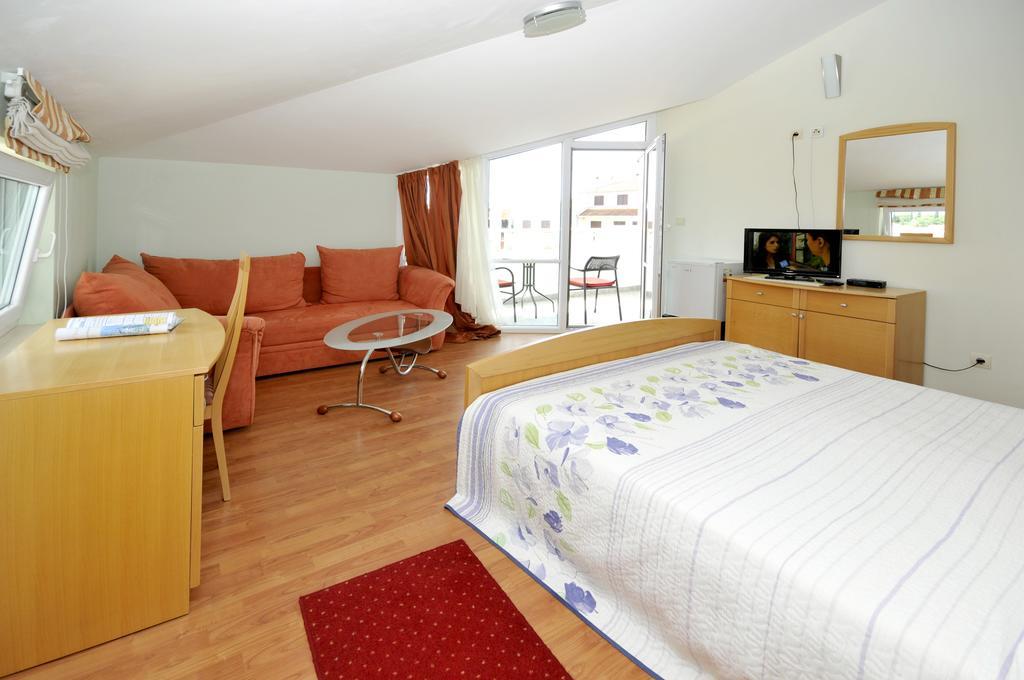 Apartments Villa Lida โตรกีร์ ภายนอก รูปภาพ