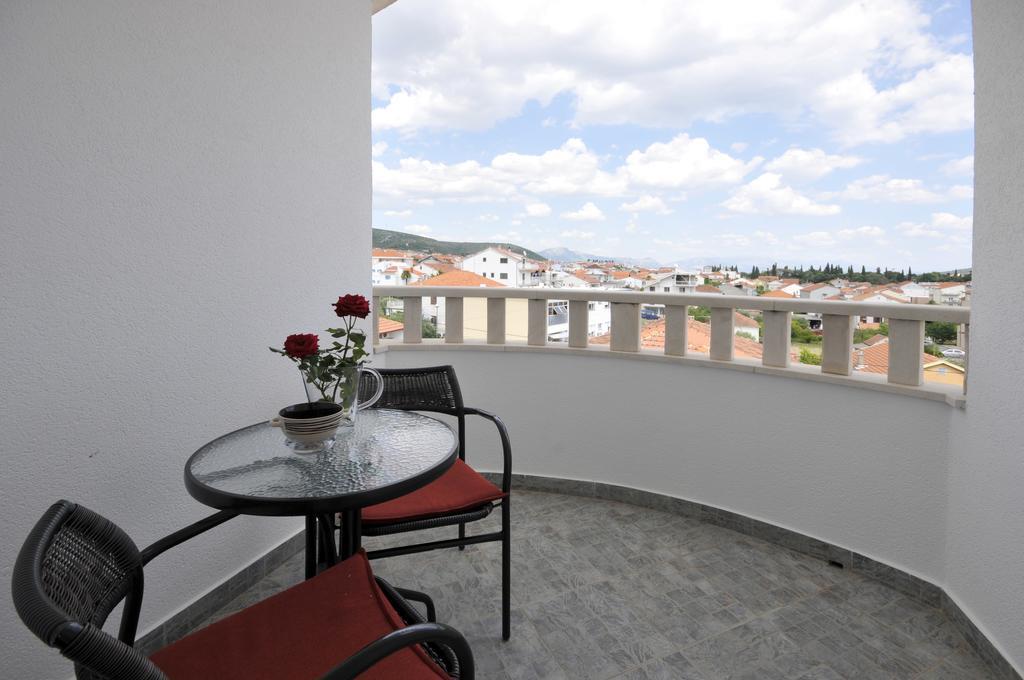 Apartments Villa Lida โตรกีร์ ภายนอก รูปภาพ