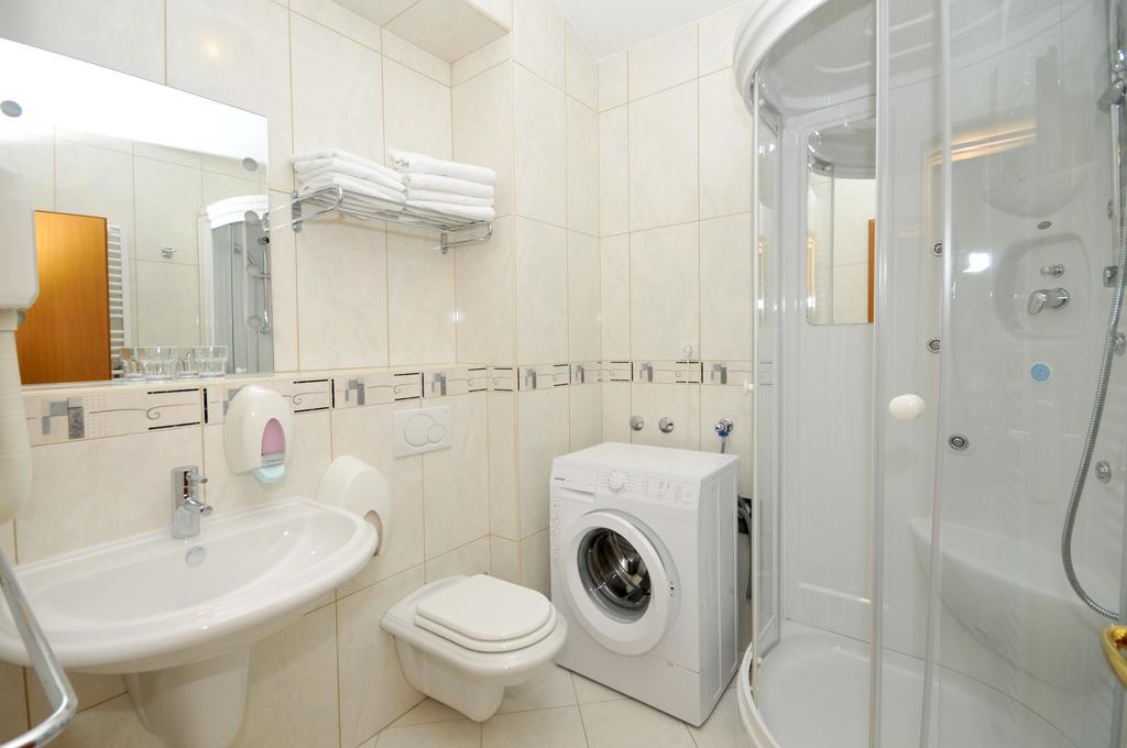 Apartments Villa Lida โตรกีร์ ภายนอก รูปภาพ